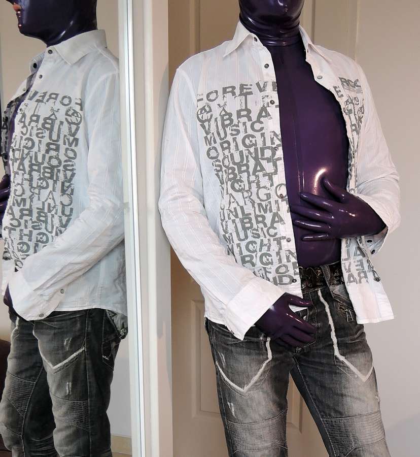 Ma nouvelle catsuit violette, de LatexCatFish
Mots-clés: latex catsuit