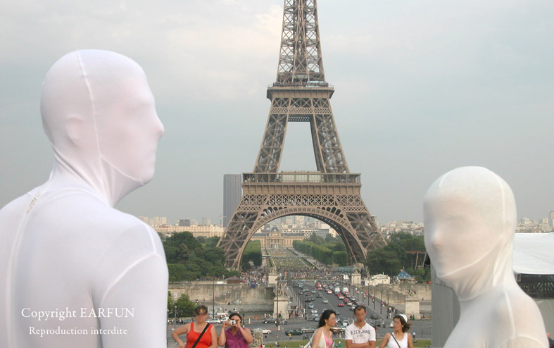 une fille et moi devant la tour Eiffel
2 filles,alexis et moi a Paris
