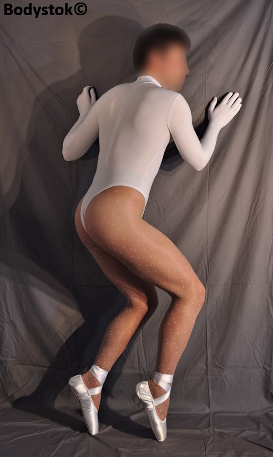 pantyhose_white_dots_with_thong_leotard_003lo.jpg