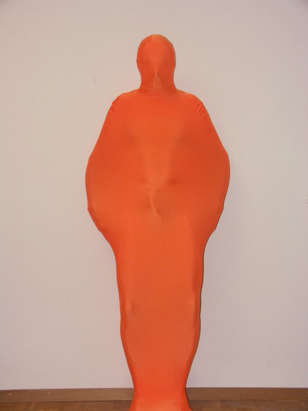 tube large
Un zentai en forme de tube, orange avec les bras écartés.
Mots-clés: zentai bodybag bodysuit orange