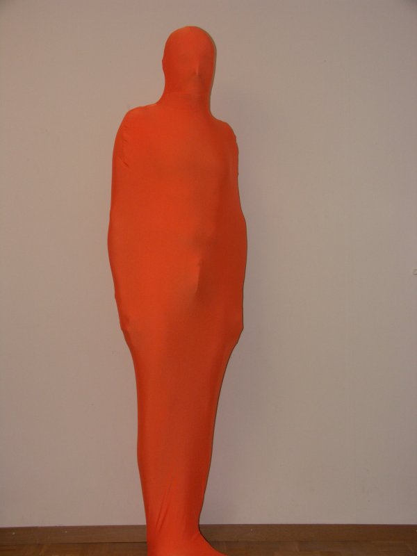 tube trois quart
Une vue 3/4 avec les bras le long du corps.
Mots-clés: zentai bodybag bodysuit orange