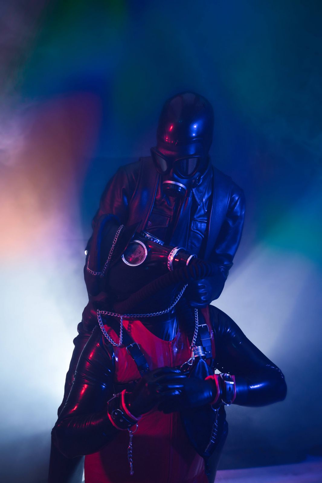 Une séance photos avec des amis fetish
Mots-clés: latex masque gaz