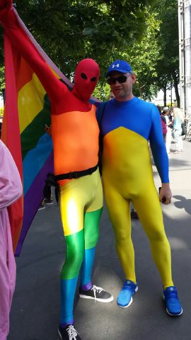 GayPride Paris 2015
Photo avec Lycraboy, moi en combinaison lycra jaune/bleu Baltogs
Mots-clés: combi zentai lycra