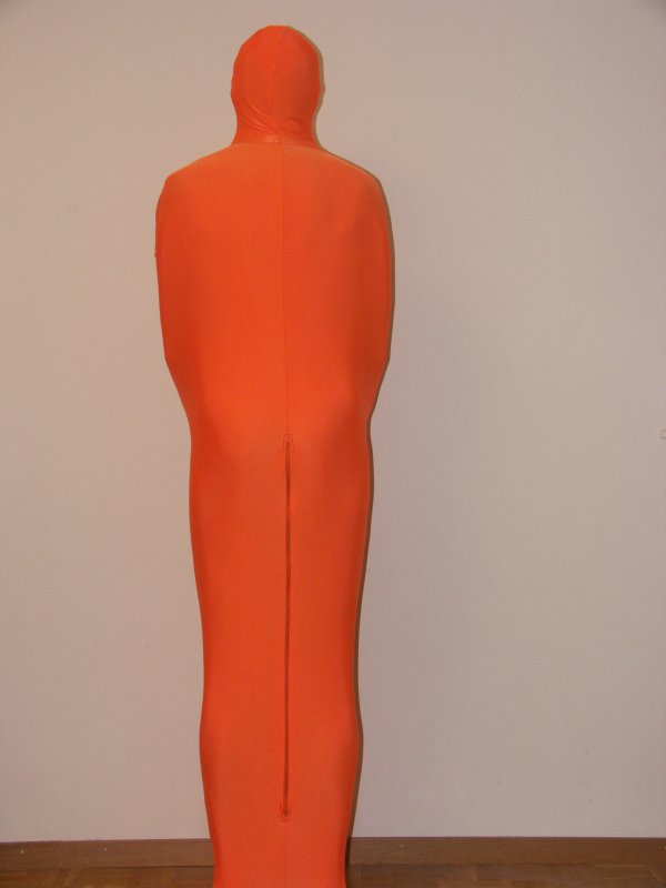 tube de dos
Bodytube de dos avec la fermeture pour l'entrée.
Mots-clés: zentai bodybag bodysuit orange
