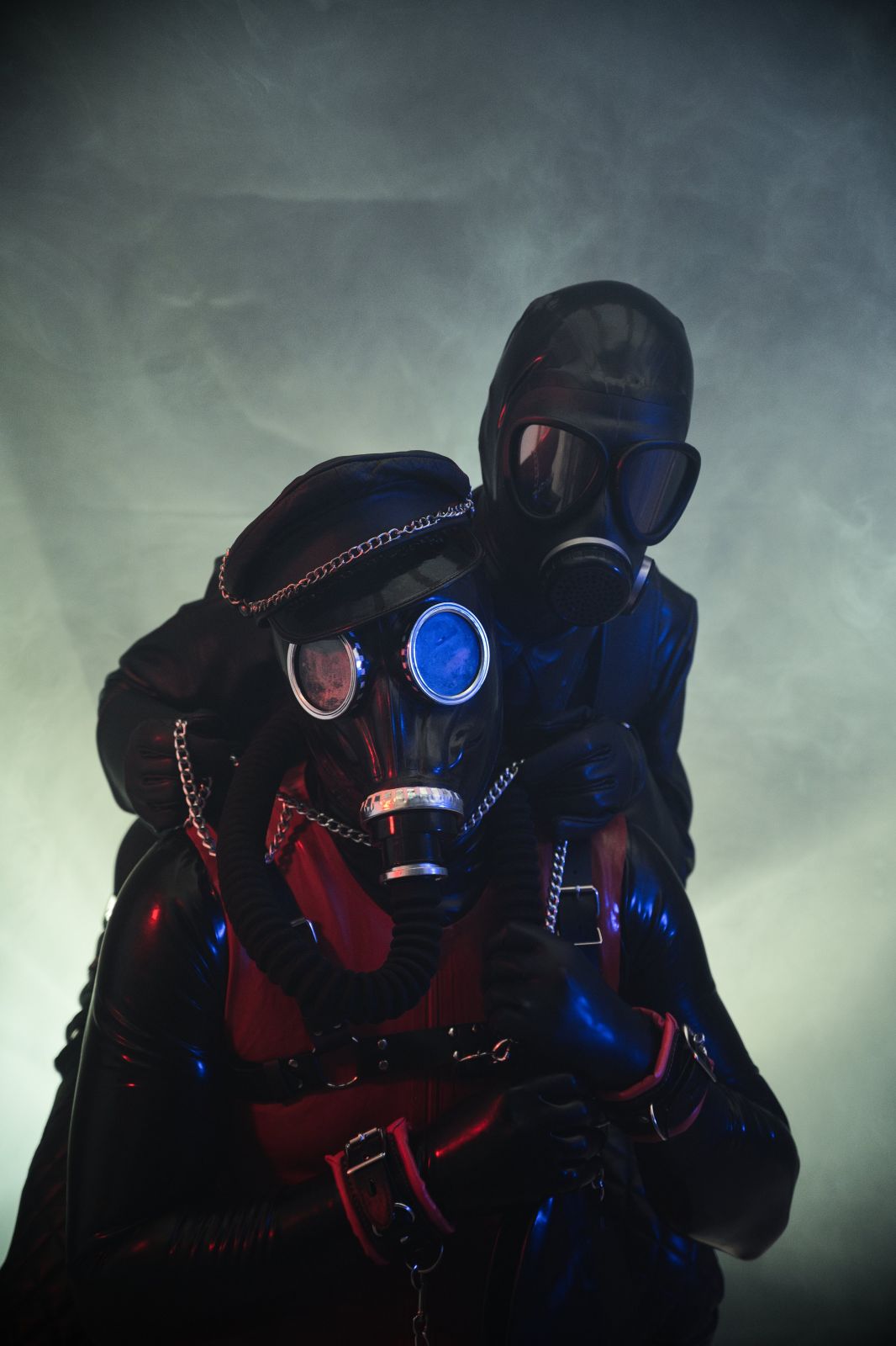 Une séance photos avec des amis fetish
Mots-clés: latex masque gaz