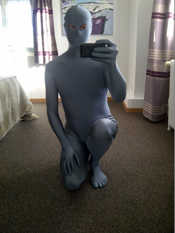 05
zentai yeux ouverts gris
Mots-clés: tergal16 zentai poitou charente cuir